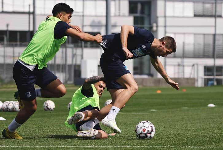 アンドレイ・クラマリッチさんのインスタグラム写真 - (アンドレイ・クラマリッチInstagram)「🕺🏼⚽️🎶」4月25日 2時37分 - andrejkramaric