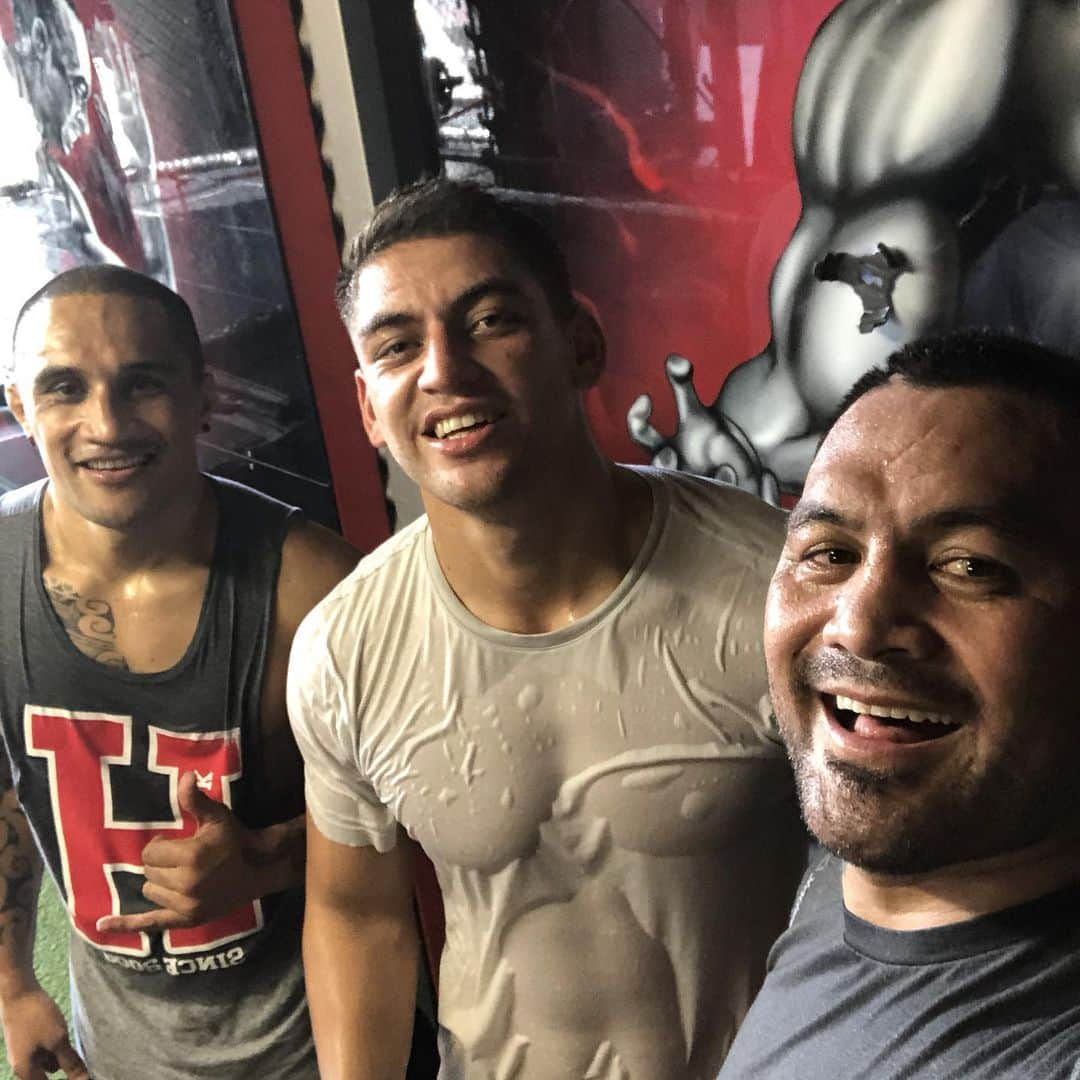 マーク・ハントさんのインスタグラム写真 - (マーク・ハントInstagram)「Solid set @heartbreakconditioning @colehbc @danndonovan_ 💪🏼💪🏼💪🏼💪🏼」4月25日 8時10分 - markhuntfighter