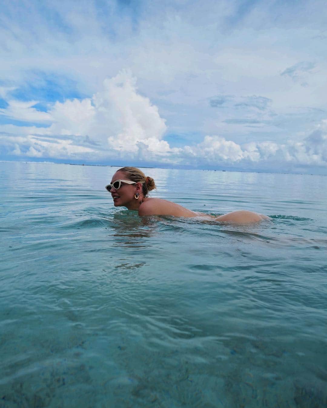 キアラ・フェラーニさんのインスタグラム写真 - (キアラ・フェラーニInstagram)「Swimwear off 🔞」4月25日 2時49分 - chiaraferragni