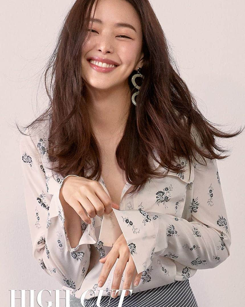 Just a girlさんのインスタグラム写真 - (Just a girlInstagram)「Kim Nam Gil X Lee Hanee 💖 @honey_lee32  for HIGHCUT vol.238 . . . . . . #김남길 #KimNamGil #이한 #LeeHan#HoneyLee #이하늬 #LeeHaNui #koreancouple #koreangirl#koreanboy #맞팔 #셀스타그램 #셀카 #얼스타그램 #데일리 #인스타그램  #l4l #f4f  #like4like #ootd  #おしゃれ #オシャレ #いいね返し #フォロー #韓国人 #韓国 #セルカ #自撮り #ファッション #フォロー」4月25日 2時51分 - cecithegirl