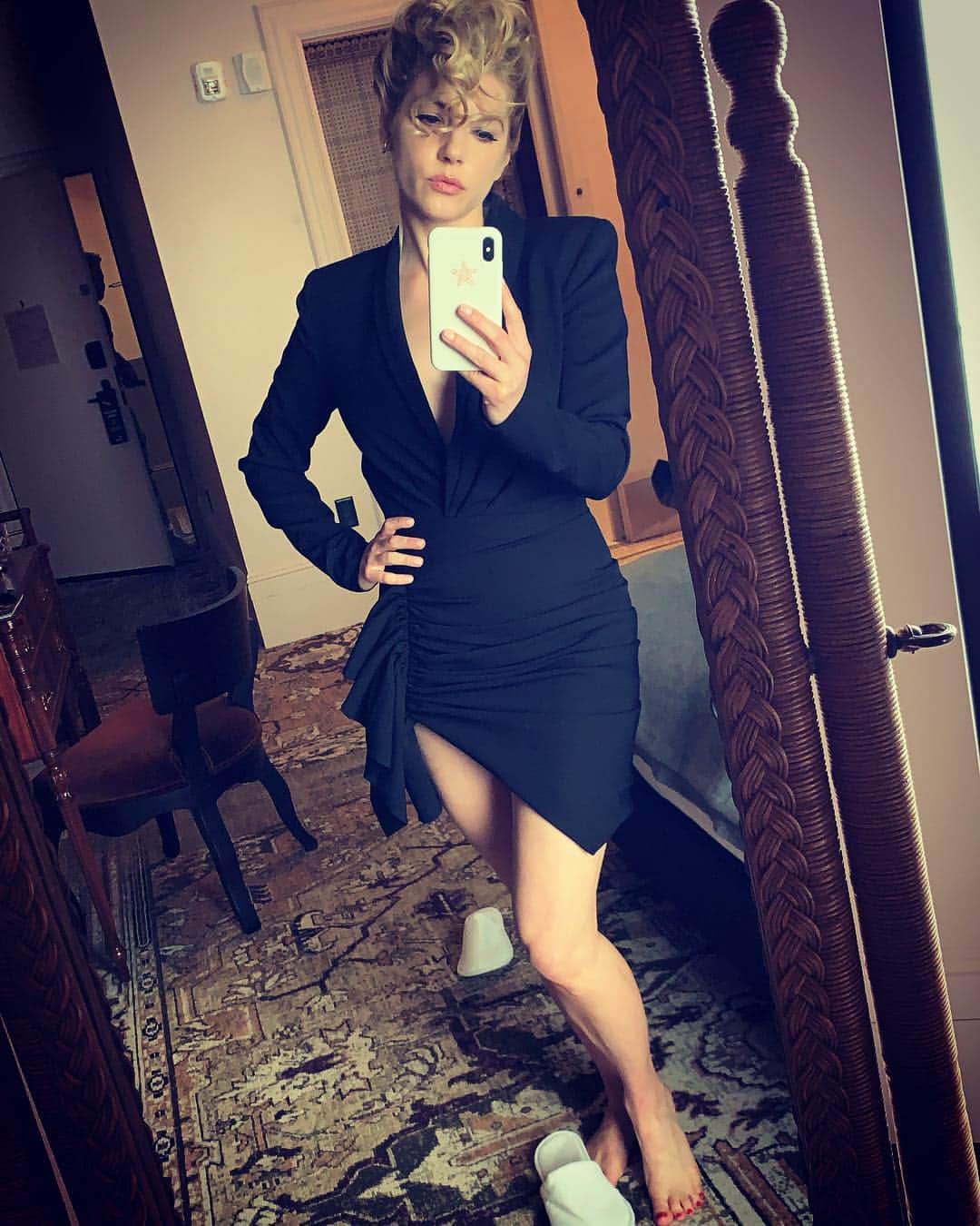 キャサリン・ウィニックのインスタグラム：「Cover shoot for @venimagazine. Here we go!」