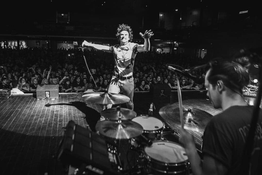 Don Brocoさんのインスタグラム写真 - (Don BrocoInstagram)「Get you a man that surprises you with roses just before the show 🌹 @luisrodphotography」4月25日 3時01分 - donbroco