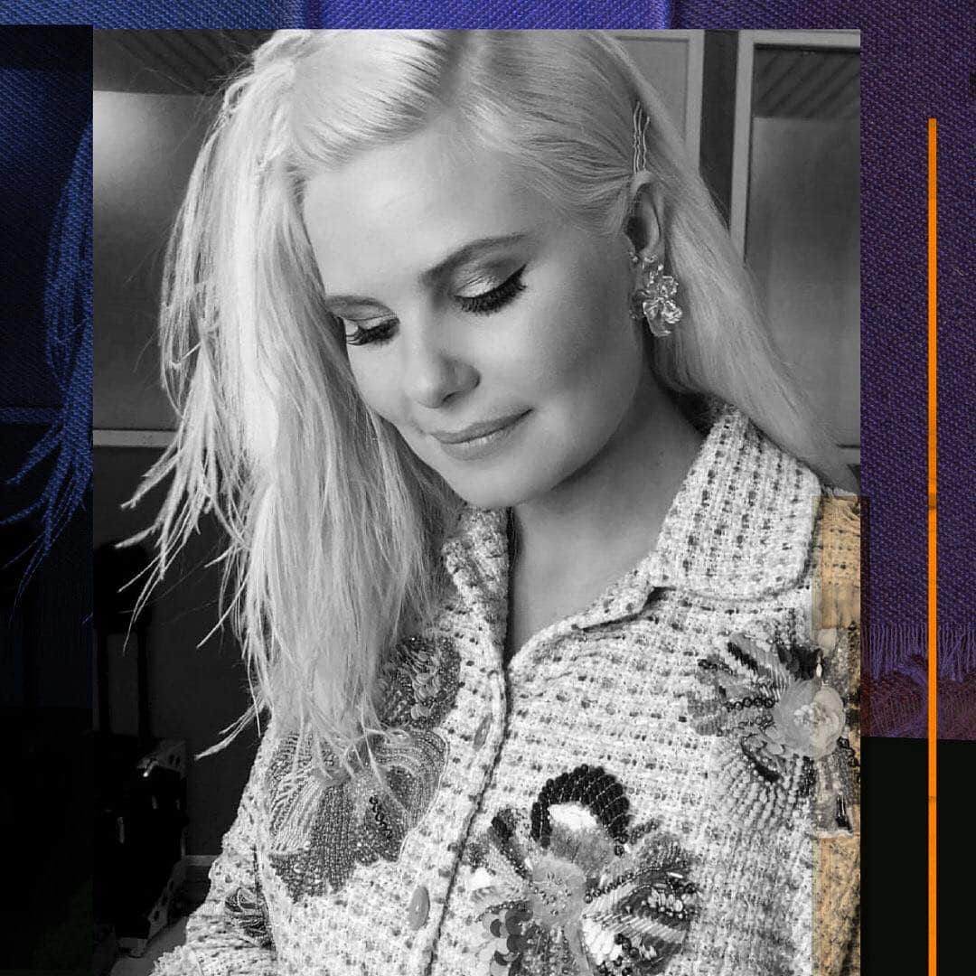 オーレリンガードさんのインスタグラム写真 - (オーレリンガードInstagram)「Danish tv-hostess Sofie Linde with the Wild Rose Earring before the X Factor live show. Discover in our flagship stores around the world.  #OLCLove #OLCWildRose #OleLynggaardCopenhagen #CharlotteLynggaard #FineJewellery #ScandinavianDesign #SofieLinde」4月25日 3時09分 - olelynggaardcopenhagen
