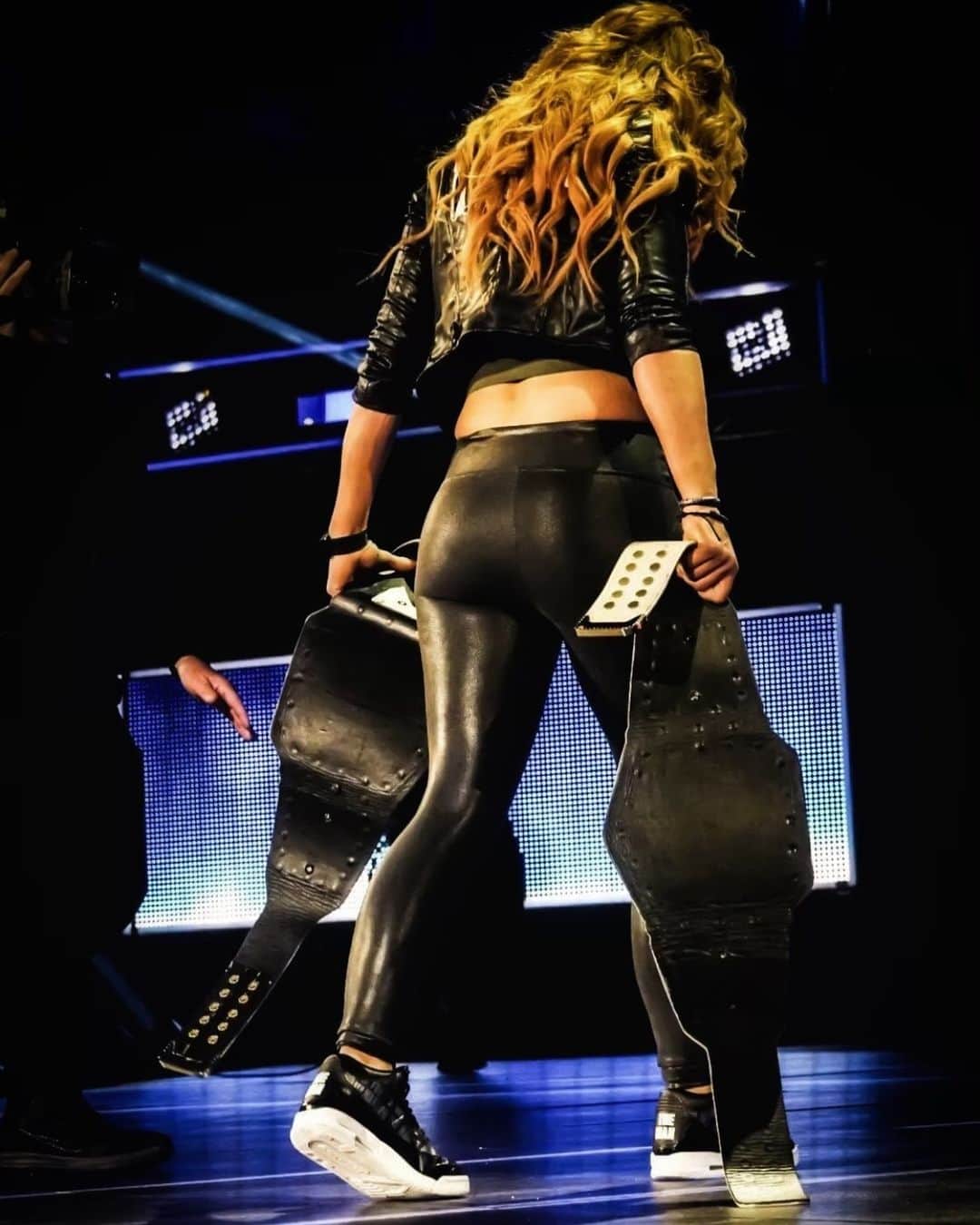 レベッカ・ノックスのインスタグラム：「When they can't out-think you, out-fight you, or out-talk you, they eventually try to silence you. Call me what you like; I told you I’d never take my foot off your necks. 2 belts, no belts; I'll fight every one you.」