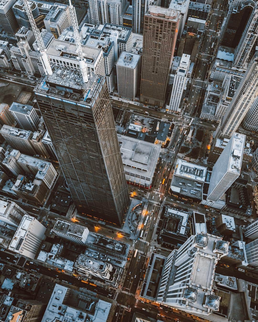 trashのインスタグラム：「Blown away by all the amazing content on @pexels. not just a great place to share your work for others but a great place to get inspiration. Plus, they’re always throwing up challenges and contests like this Helicopter flight in Chicago currently running. I’d tune into that ASAP, 9 days left - link in bio.」