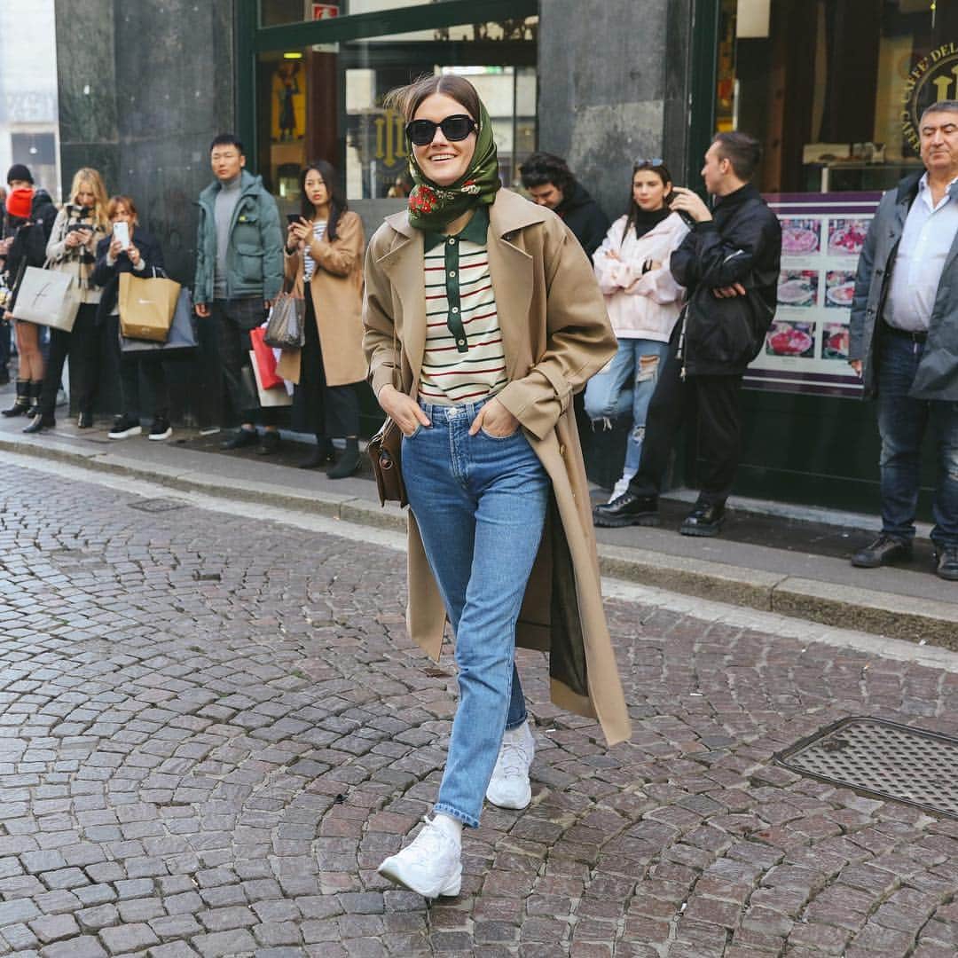 Vogue Runwayさんのインスタグラム写真 - (Vogue RunwayInstagram)「The babushka has been having a renaissance. Making rounds on the runway over the past few seasons, the trend is now being taken on a spin on the streets within day-to-day ensembles. Look back at the street style shots this past Russian Fashion Week and you will have all the inspiration you need to incorporate it into your own wardrobe. Tap the link in our bio for more details. Photographed by @mrstreetpeeper」4月25日 3時25分 - voguerunway