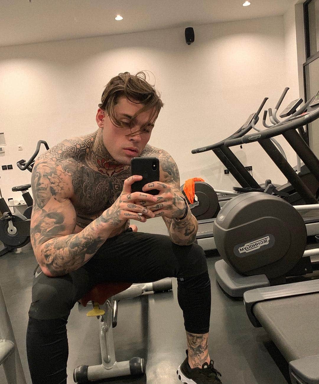 のインスタグラム：「do you wanna build or bullshit?」