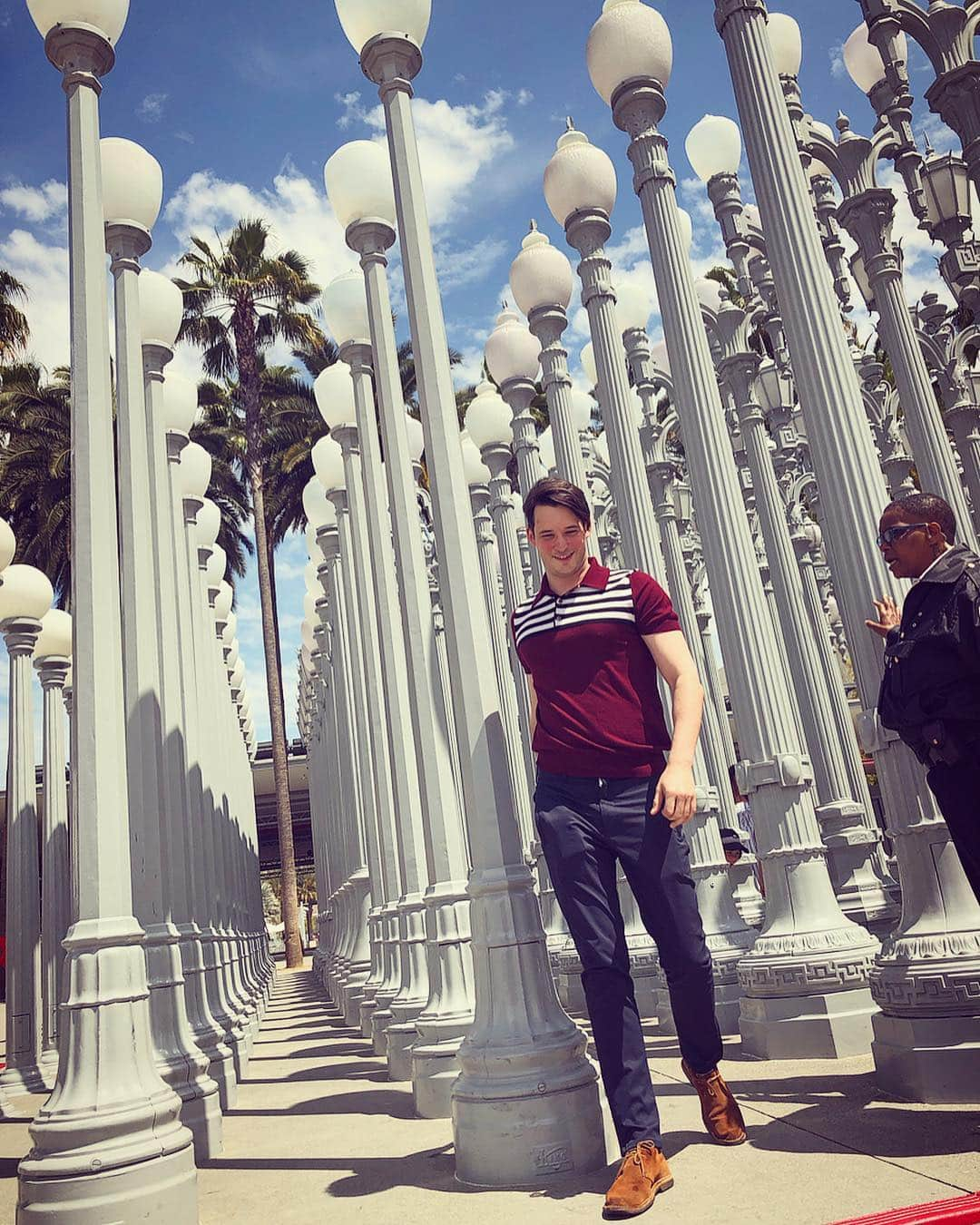 デレク・ブラスバーグさんのインスタグラム写真 - (デレク・ブラスバーグInstagram)「Is it even possible to go to LACMA and NOT take pics in front of these lamps? Ps. That’s a security guard telling @nickbrown, “This ain’t a jungle gym. This is art, sir.”」4月25日 3時50分 - derekblasberg