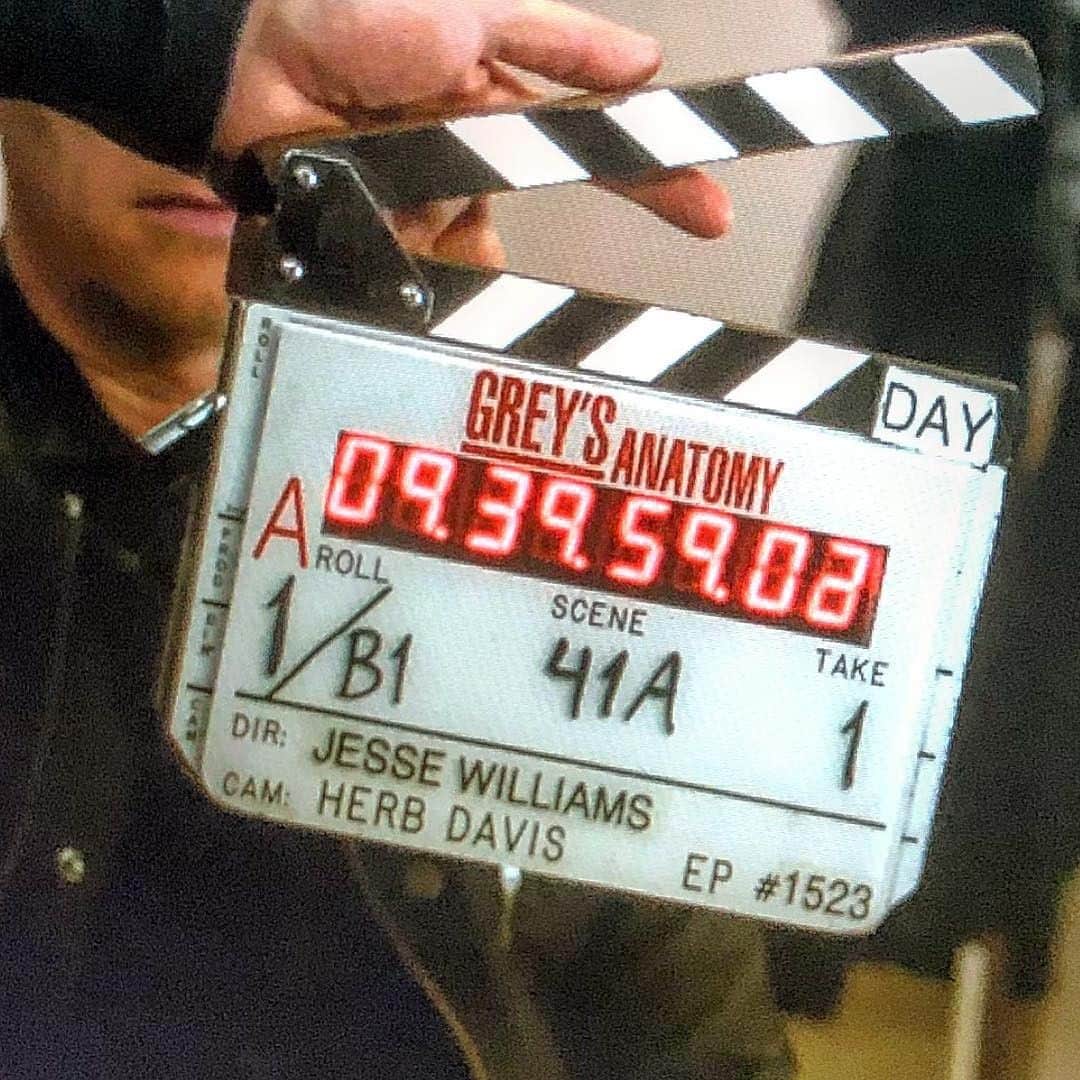 Grey's Anatomyさんのインスタグラム写真 - (Grey's AnatomyInstagram)「Major props to the exceptionally talented @ijessewilliams [📷], who directed next week's #GreysAnatomy crossover episode. 🙌 #GreysxStation19」4月25日 4時00分 - greysabc