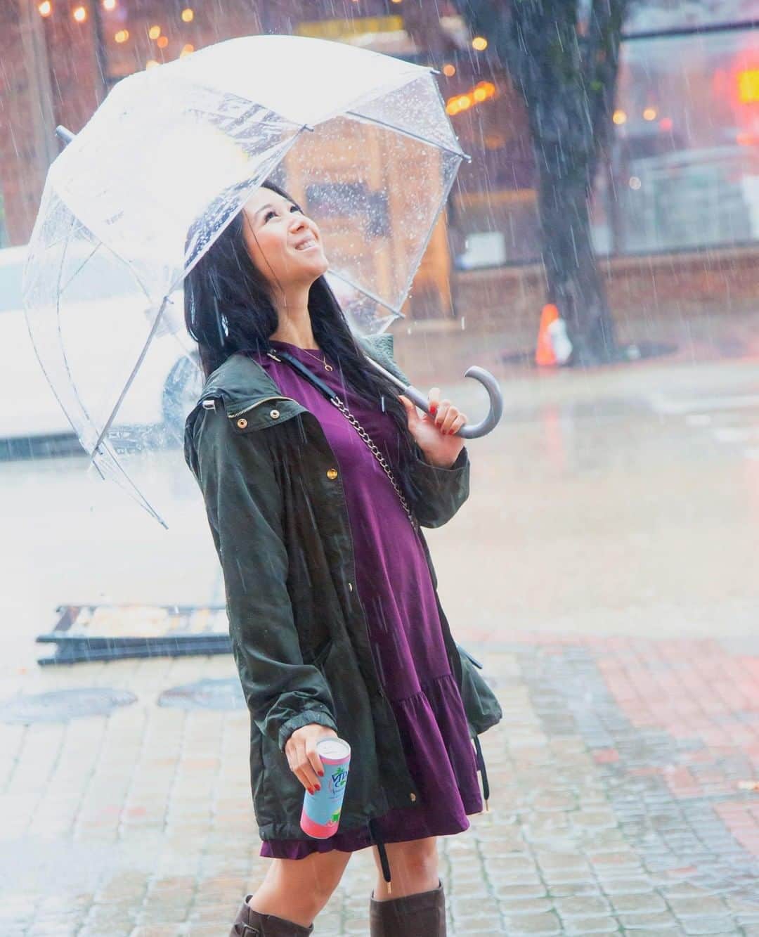 Vita Coco Coconut Waterのインスタグラム：「April showers bring ... us out into the rain to capture content.」