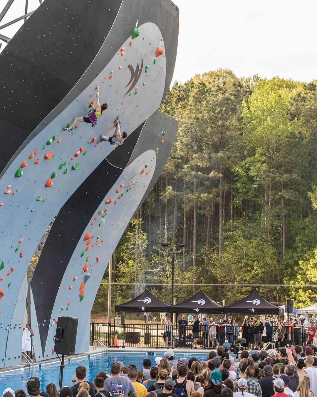 ペイジー・クラッセンのインスタグラム：「It's almost time for #tuckfest2019 at the @usnwc white water center. If you're in Charlotte, come hang! Mega lineup for the weekend, including plenty of sports action. I'm a bit of a (scaredy) cat when it comes to water, so I'm already feeling nervous for the weekend, but the jitters normally subside once I'm partway up the wall in a tight race. Photo by @gajdaphotography of a close race last year with Emma Grace Lehman.」