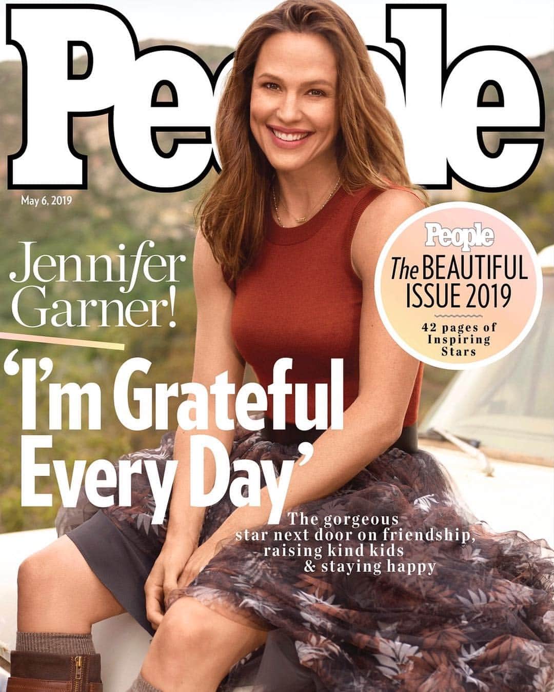 Kara Yoshimoto Buaさんのインスタグラム写真 - (Kara Yoshimoto BuaInstagram)「So happy to be part of this cover story featuring #JenniferGarner as #Peoplesmostbeautiful #woman! She’s not only the most beautiful but the most compassionate, truly inspiring human who actually puts the work in to be the best person she can be and also one of the most honest, generous, real, evolved, loving humans I know!  #hair @giannandreahair  #styling @jillandjordan #photography @thomaswhiteside @people」4月25日 4時09分 - karayoshimotobua