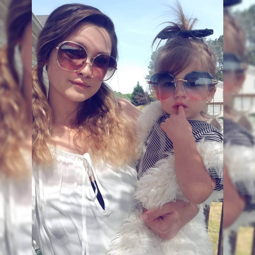 Chelsie Arynのインスタグラム：「My whole world 💕  #momlife #myminime #baileytreasure」