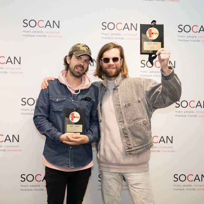 SOCANさんのインスタグラム写真 - (SOCANInstagram)「We presented @thedarcys with a #1 Award for “Just Here With My Friends” (also written by @leah_fay). The song reached No. 1 on the @cbc_music top 20 in Aug 2018」4月25日 4時28分 - socanmusic