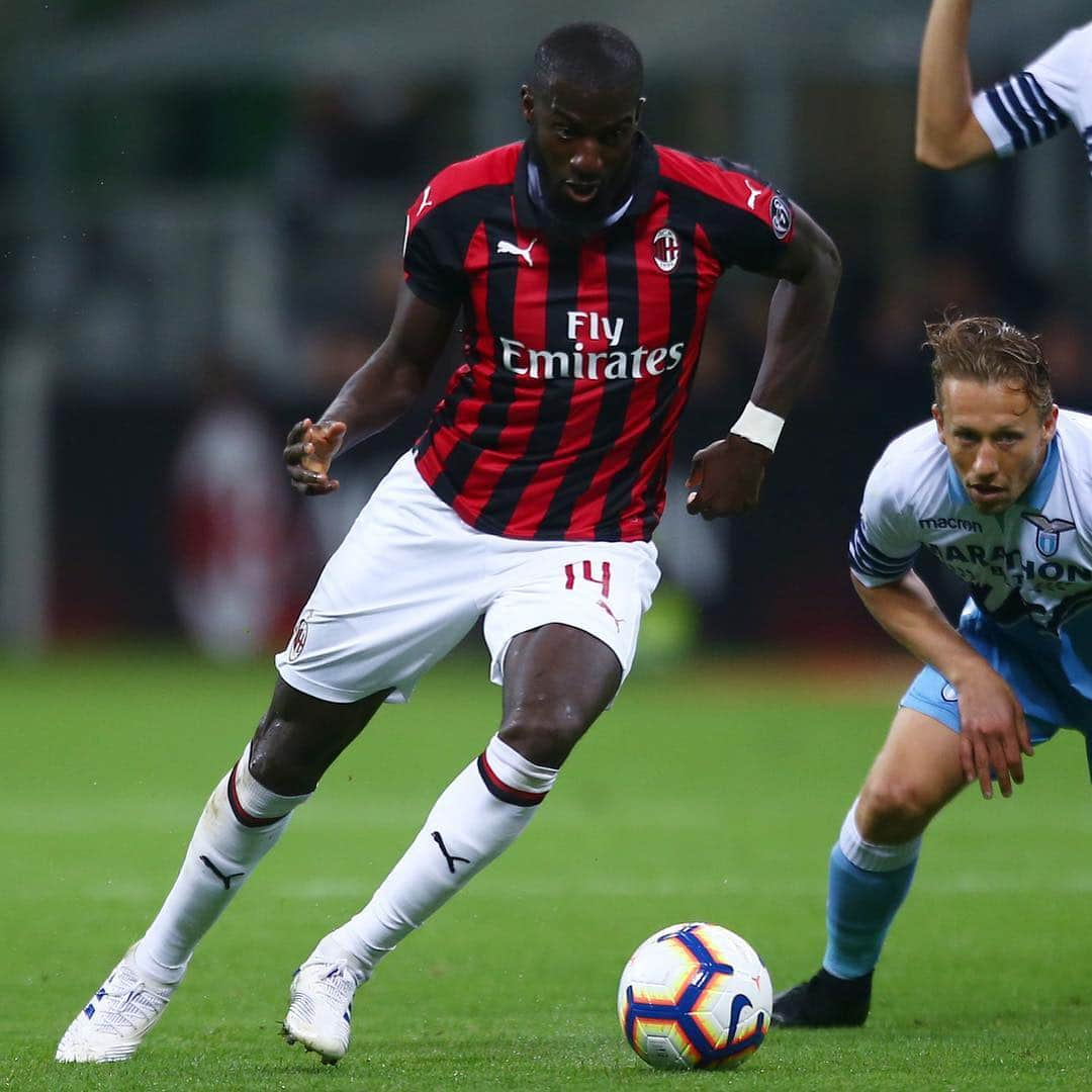 ACミランさんのインスタグラム写真 - (ACミランInstagram)「Forza ragazzi! 👊🏻🔴⚫️ Fight, boys!  #MilanLazio #ForzaMilan #TIMCup」4月25日 4時28分 - acmilan