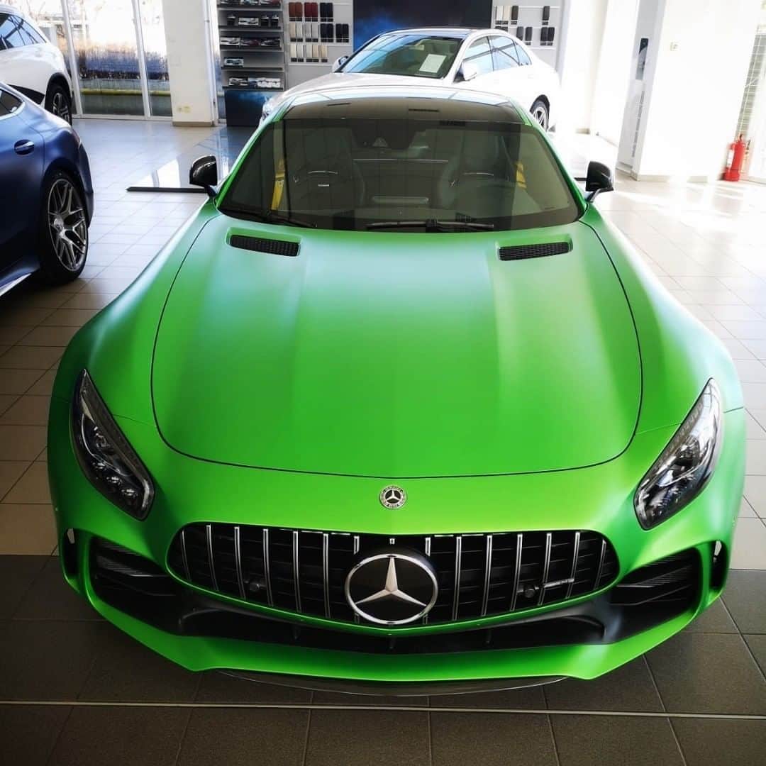 Mercedes AMGさんのインスタグラム写真 - (Mercedes AMGInstagram)「[Fuel consumption combined: 12.4 l/100km | CO2 emissions combined: 284 g/km]  Stare into the eyes of the Mercedes-AMG GT R and the Beast of the Green Hell will stare back. 📷: Răzvan Luțac  #MercedesAMG #AMG #GT #GTFamily #DrivingPerformance #Power #Passion #Mercedes #AMG🔥 #Luxury #CarsofInstagram #InstaCar #Lifestyle」4月25日 4時50分 - mercedesamg