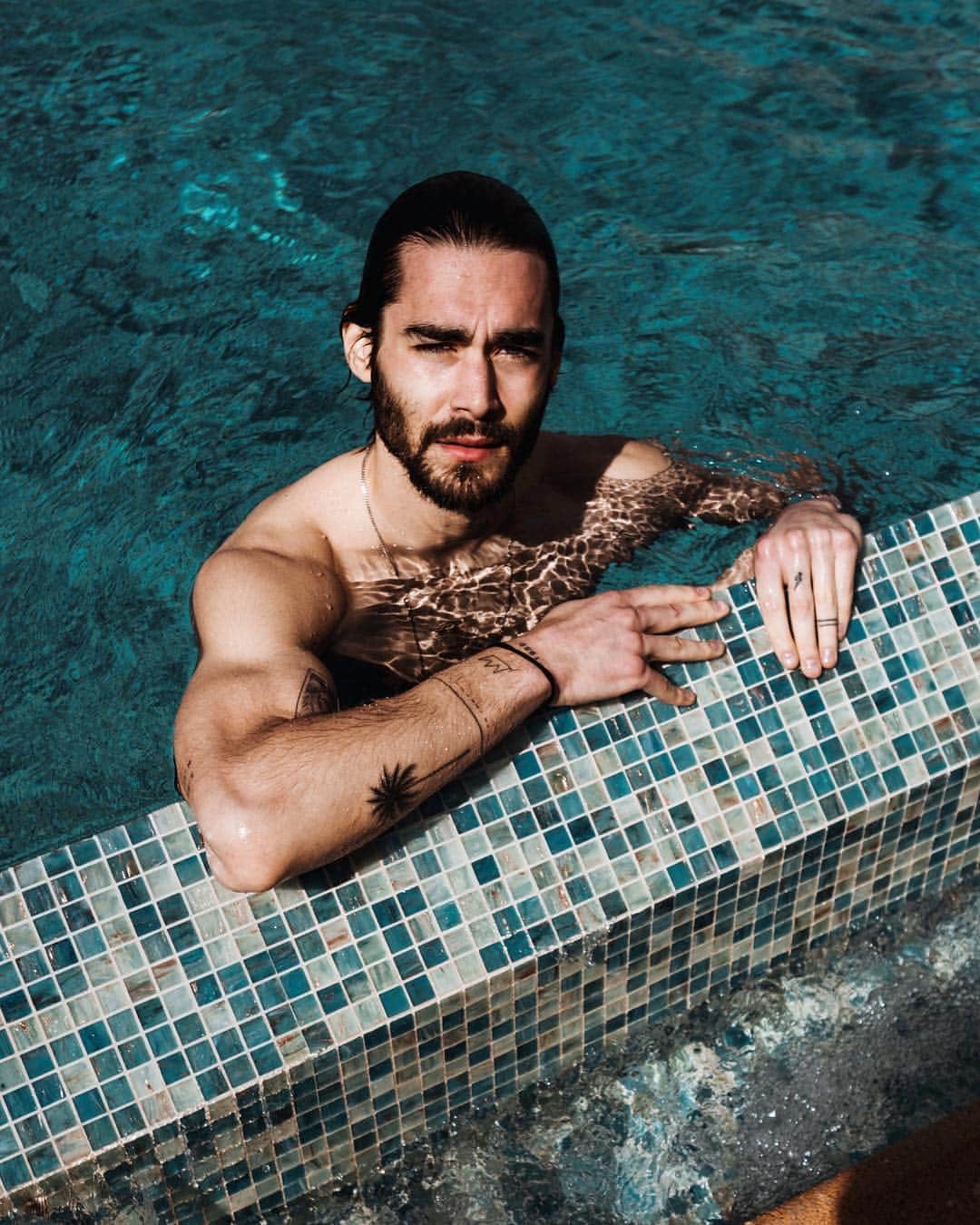 NICOLAS SIMOESのインスタグラム：「Pool day ☀️✨」