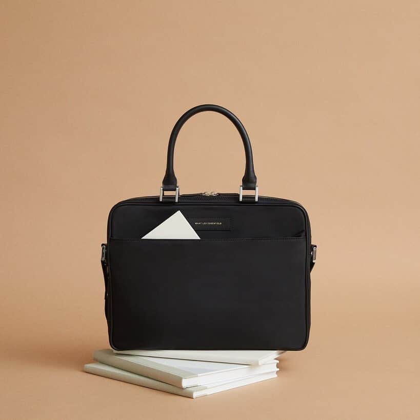 ウォントのインスタグラム：「Celebrate graduation day with a gift they'll use for the next chapter. Find timeless briefcases, workbags, folios, leather goods & more. (Link in bio) — #wantlesessentiels #gifts #graduation #giftsforher #giftsforhim」
