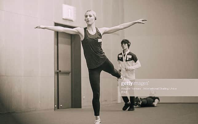 アシュリー・ケインさんのインスタグラム写真 - (アシュリー・ケインInstagram)「Backstage #WTTFigure Warm Up Photos 🤸🏼‍♀️ #doingthings 📸: Atsushi Tomura」4月25日 4時59分 - icegirlash