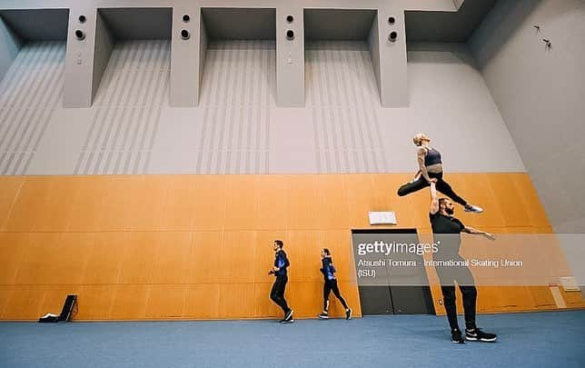 アシュリー・ケインさんのインスタグラム写真 - (アシュリー・ケインInstagram)「Backstage #WTTFigure Warm Up Photos 🤸🏼‍♀️ #doingthings 📸: Atsushi Tomura」4月25日 4時59分 - icegirlash