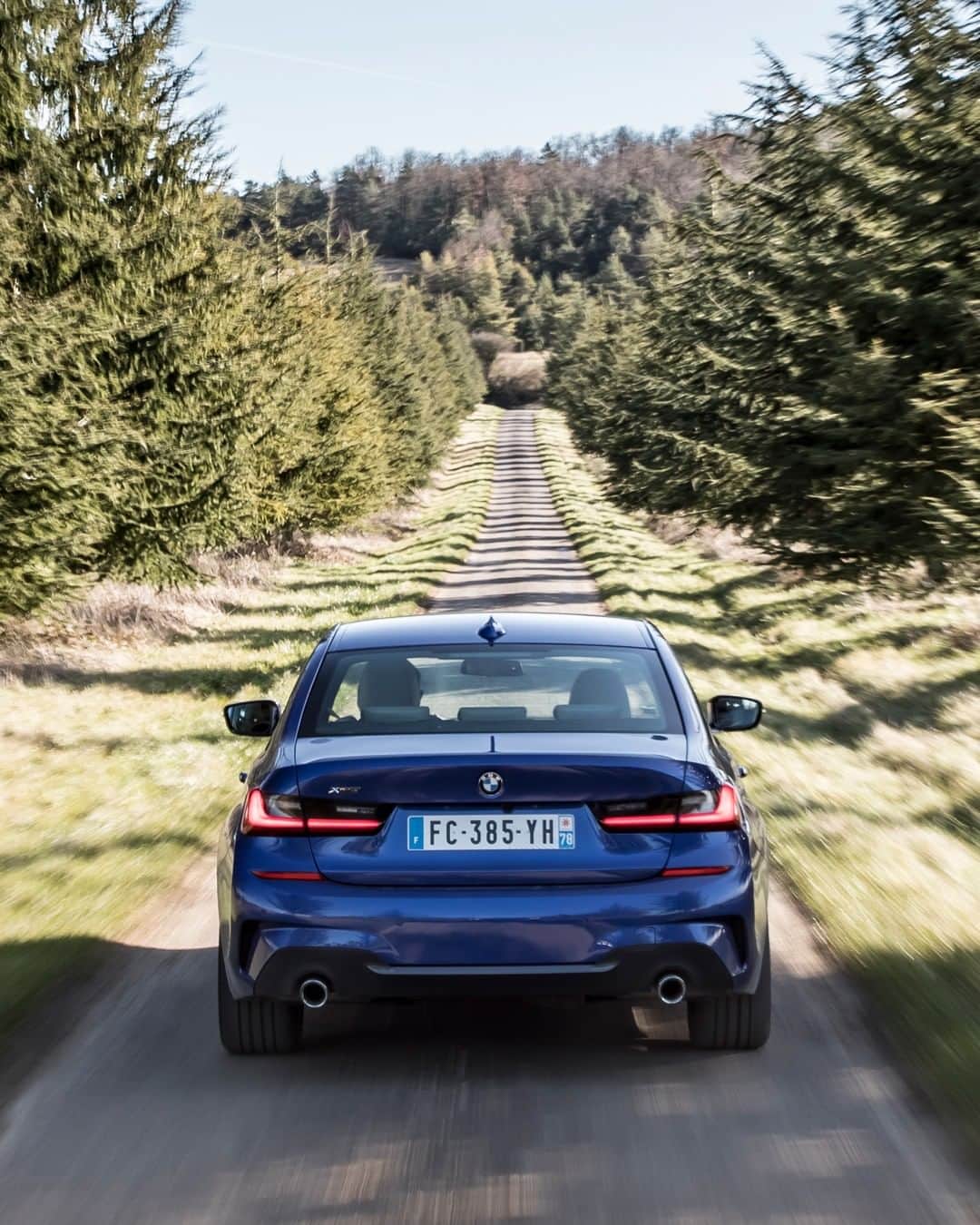 のインスタグラム：「Pathfinder with an outstanding design. The BMW 3 Series Sedan. #BMW #3Series」