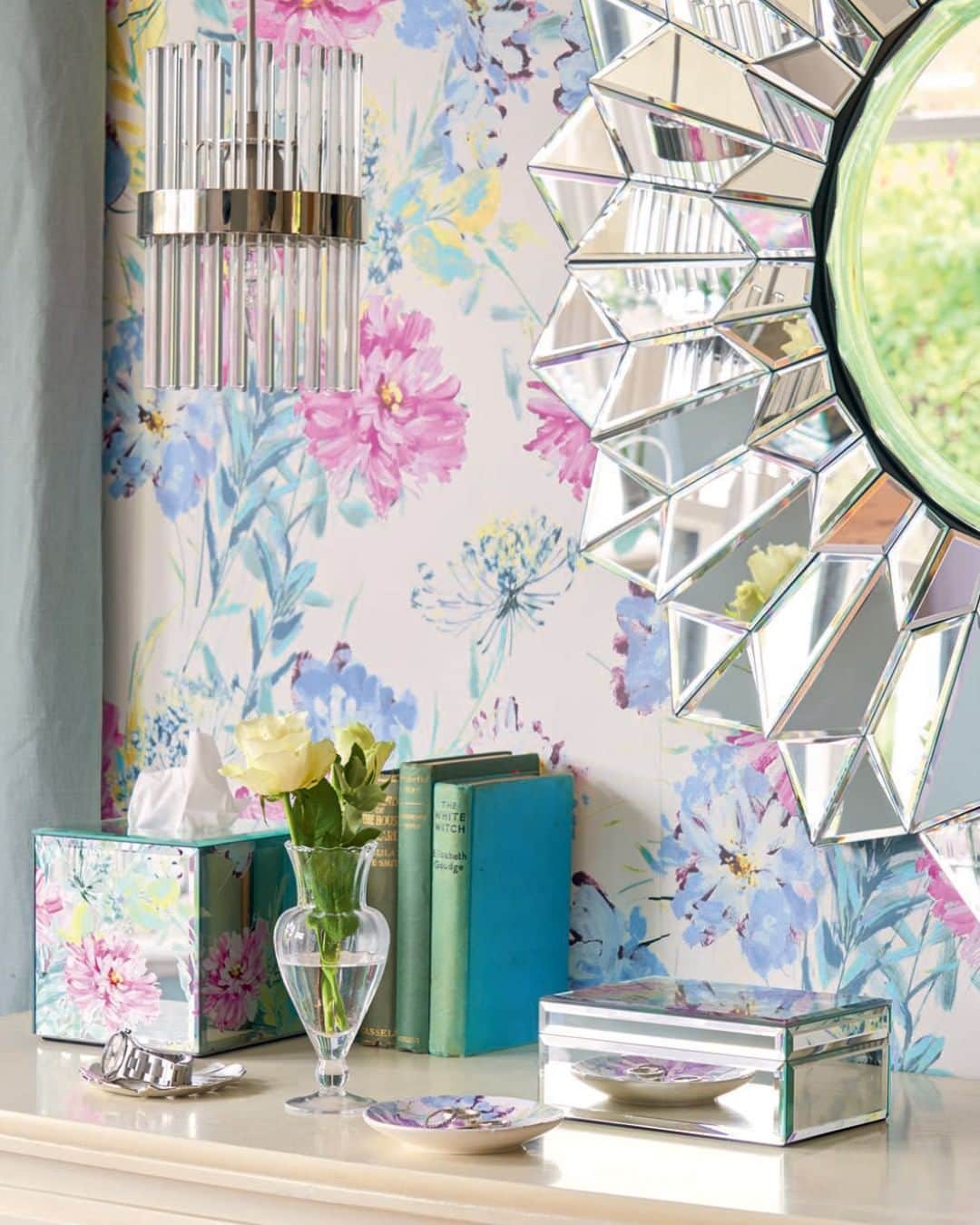 ローラアシュレイのインスタグラム：「A contemporary take on classic florals, our Cosmos print is all about colour and natural motifs 🌸」