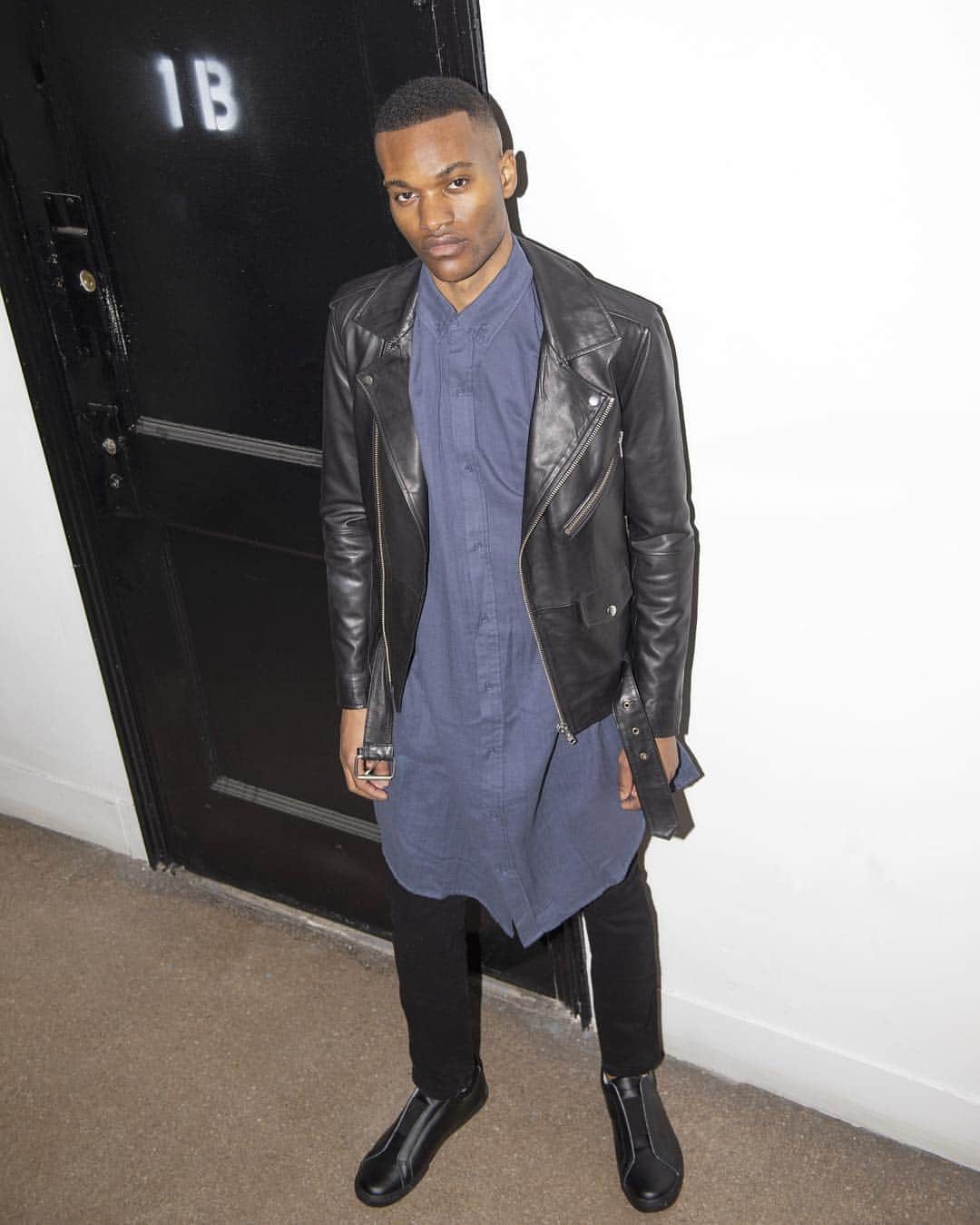 オーク ニューヨークのインスタグラム：「@navarrecaldwell in the Roamer jacket, giant shirt and union sneakers. 📸: @sharokh_mirzai」
