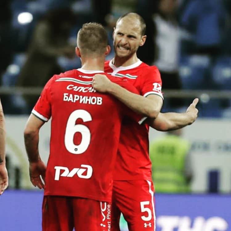 ベネディクト・ヘーヴェデスのインスタグラム：「What a huge win!💪🏼 @dima_barinov @fclokomotiv」