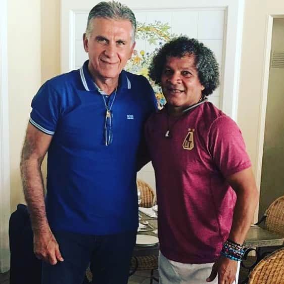 サッカー コロンビア代表チームのインスタグラム：「‪El D.T. @carlosqueiroz_ estuvo hablando de fútbol con el técnico del @cdtolima, @titogamero, en Ibagué, en el recorrido que está haciendo por el país. ‬」