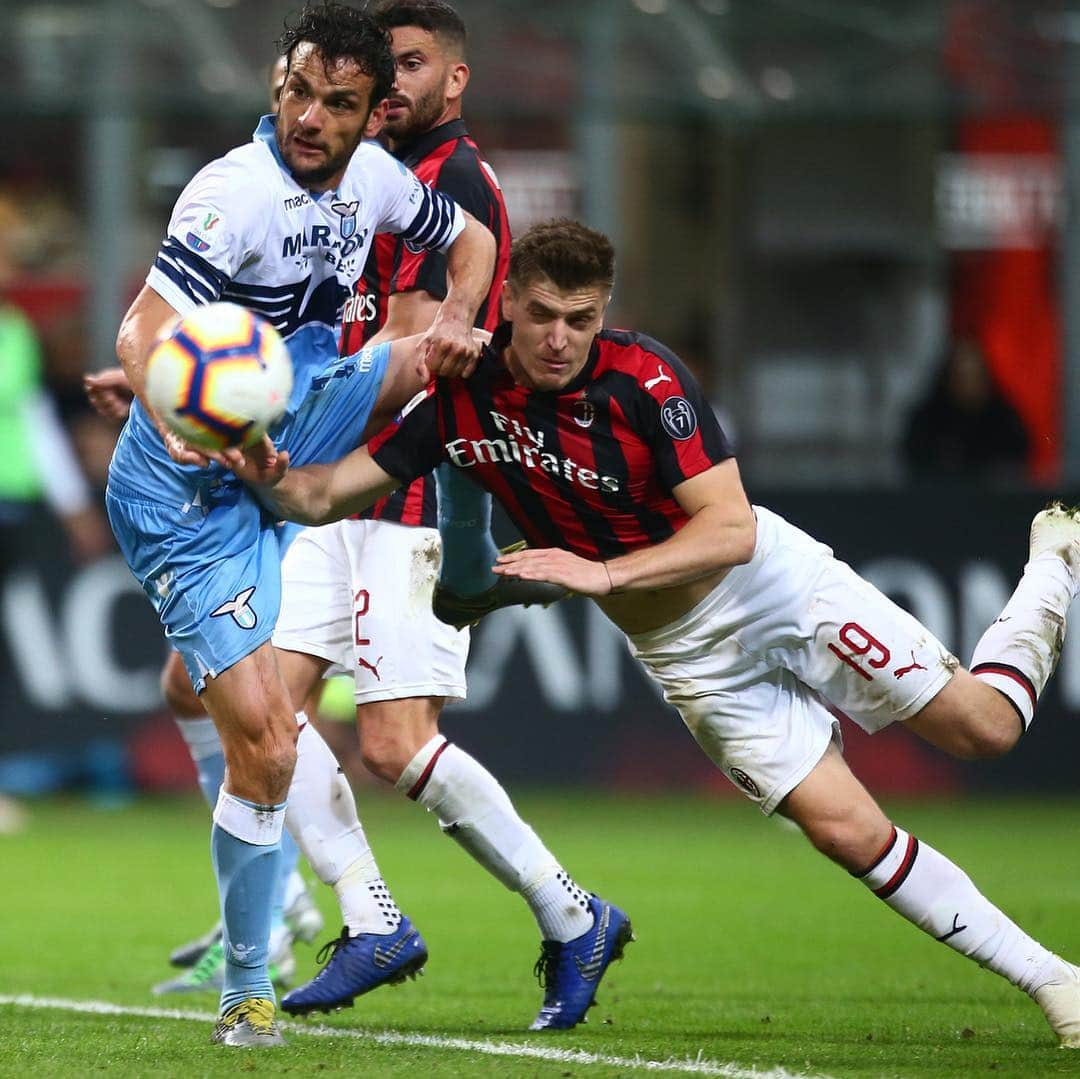 ACミランさんのインスタグラム写真 - (ACミランInstagram)「The Rossoneri bow out of the #TIMCup. We will be back, we will bounce back!  Non è stata la serata che tutti volevamo, ma dobbiamo reagire da Milan 🔴⚫️ #MilanLazio #ForzaMilan」4月25日 5時46分 - acmilan