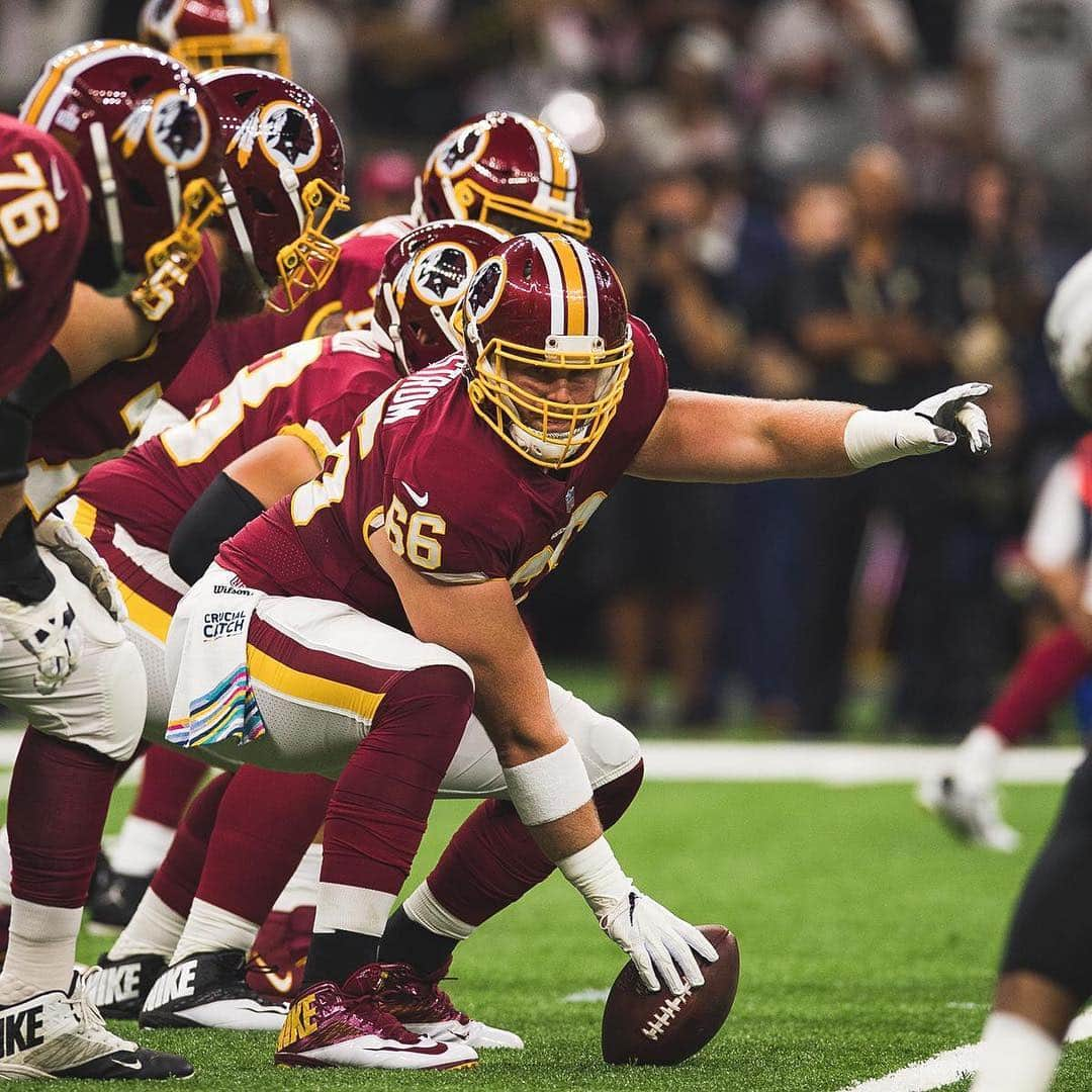 ワシントン・レッドスキンズさんのインスタグラム写真 - (ワシントン・レッドスキンズInstagram)「OFFICIAL: #Redskins re-sign OL Tony Bergstrom.」4月25日 5時46分 - commanders