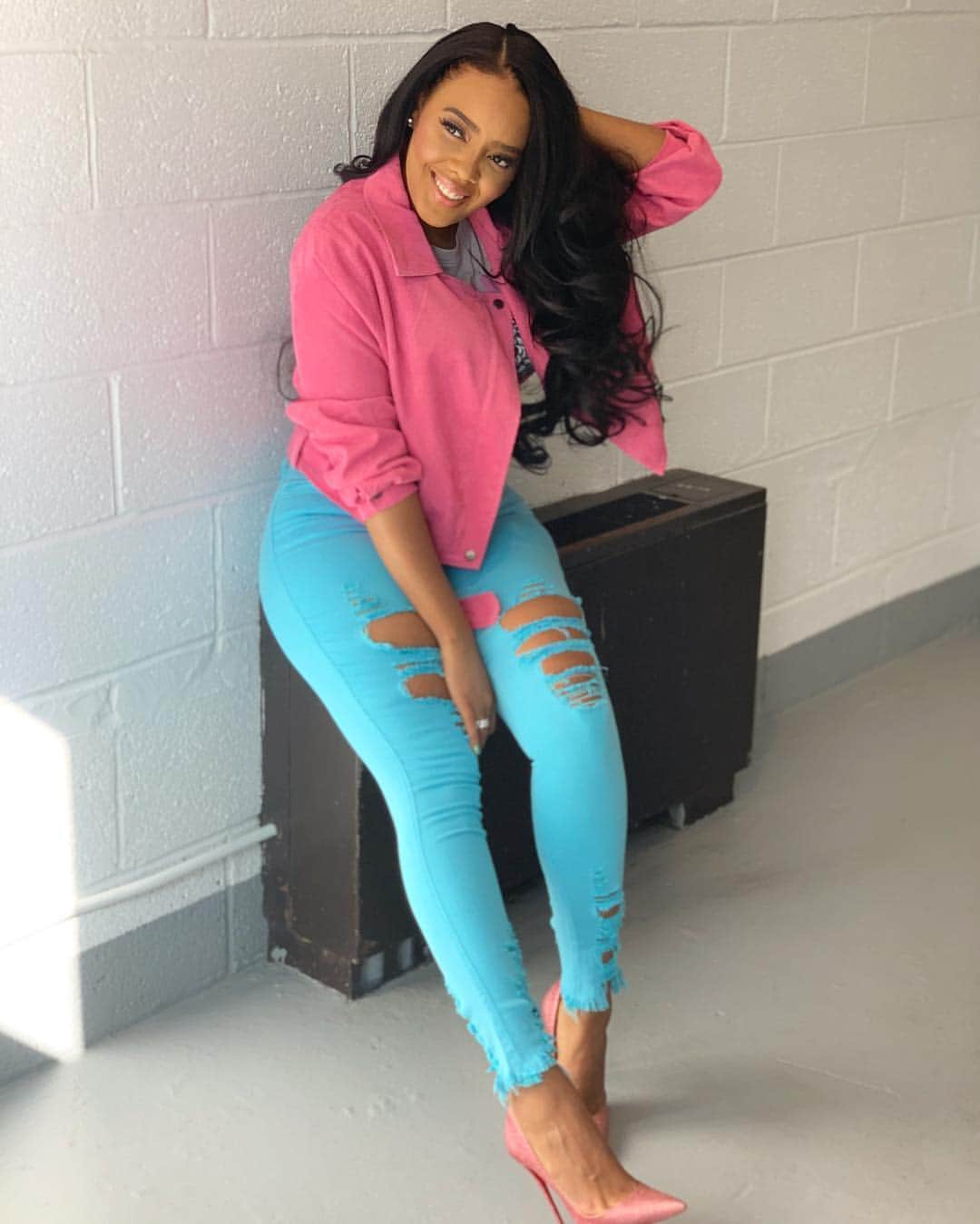 Angela Simmonsさんのインスタグラム写真 - (Angela SimmonsInstagram)「Blue skies and Pinking of you 💗 @fashionnova」4月25日 6時12分 - angelasimmons