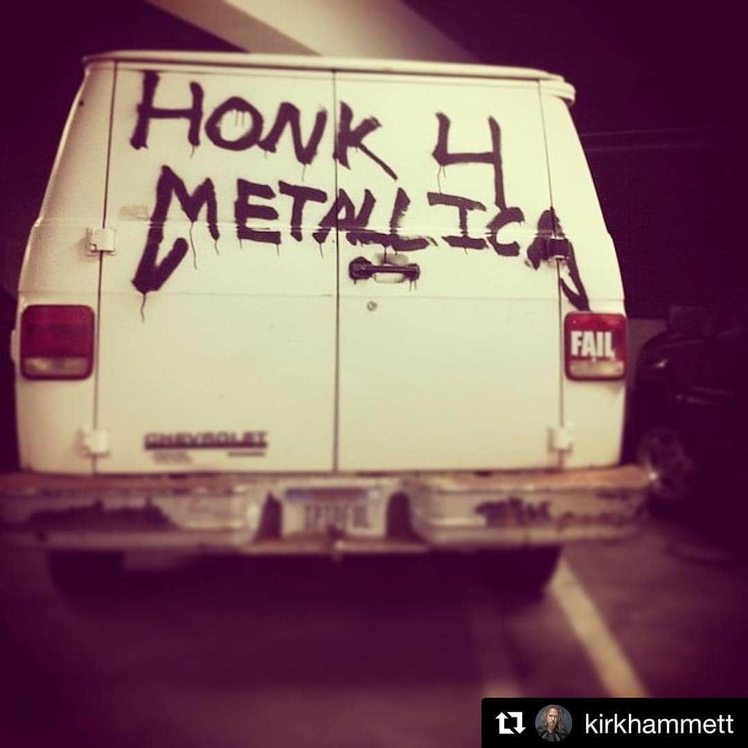 メタリカさんのインスタグラム写真 - (メタリカInstagram)「🤘🏻 #Repost @kirkhammett ・・・ Haven’t seen this van around for a few years... #keepontruckin  @metallica 🤘」4月25日 6時22分 - metallica