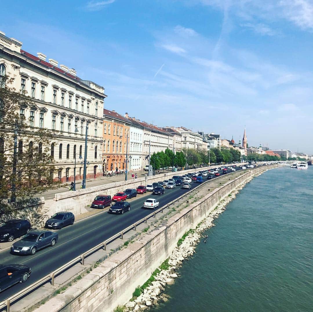 ジョン・レグイザモさんのインスタグラム写真 - (ジョン・レグイザモInstagram)「Beautiful Budapest! Great walking city about to get my goulash on!」4月25日 17時20分 - johnleguizamo