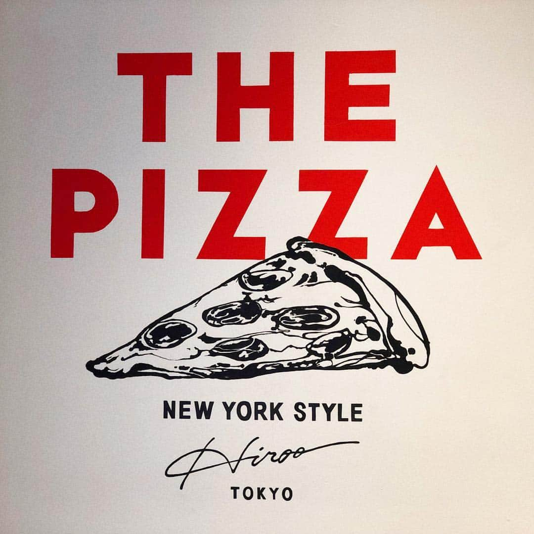 ungrid_yurieさんのインスタグラム写真 - (ungrid_yurieInstagram)「. ずっとずっと行きたかったピザ屋さん🍕 最後だからって今週は 何かとみんなでランチできて嬉しい🥳 1枚のボリューム満点で 美味しくってお腹いっぱい！ 全種類食べたい🍕❤️ もっと早くから行っておけばよかったー😂 #pizza#lunch#tokyo」4月25日 17時17分 - chiku_y34