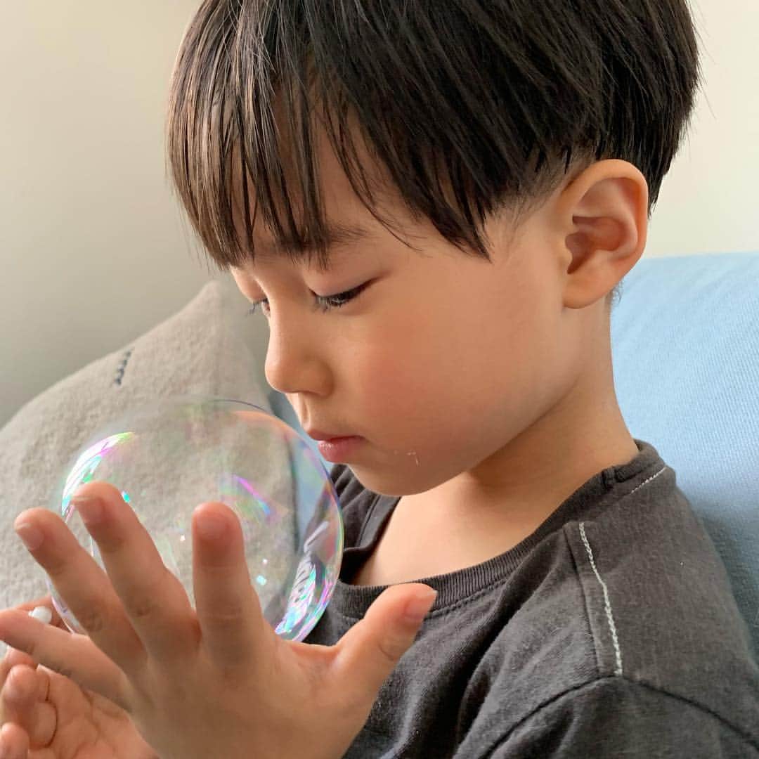 新原愛加のインスタグラム：「⚪️  #カンタ成長記録 #3歳男の子 #男の子 #男の子ママ #boys #boysmom #아들스타그램 #아들 #아들맘」
