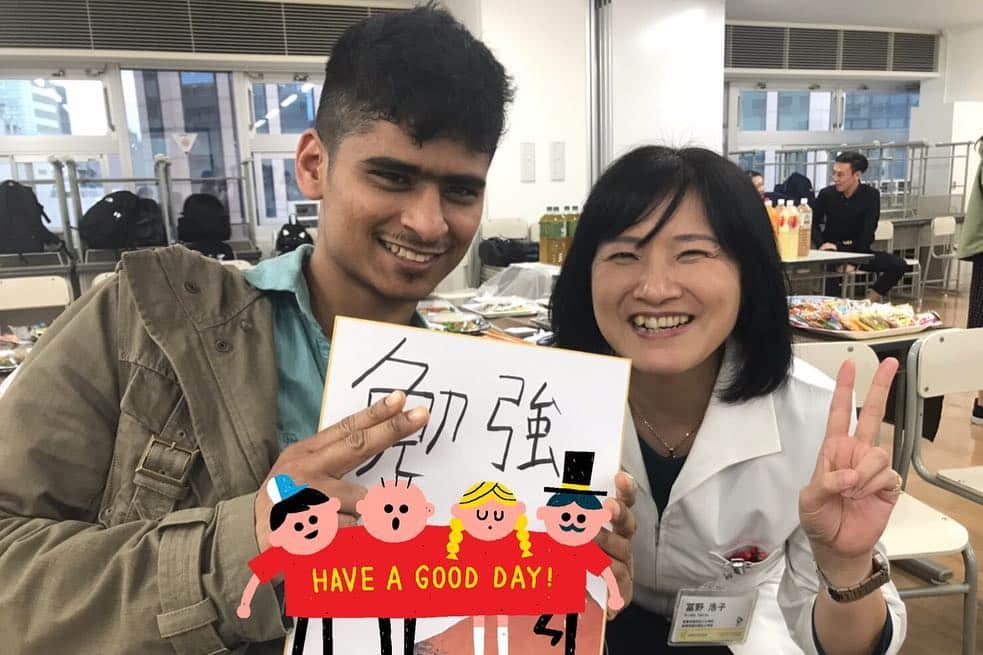 新東京歯科技工士学校さんのインスタグラム写真 - (新東京歯科技工士学校Instagram)「留学生懇親会を行いました🌎  好きな漢字を書いて日本の文化に触れ、自国紹介として自分の国の魅力を語って頂きました！  学生スタッフが中心となって運営してくれました✨ ほんとに頼もしいです‼️ #新東京歯科技工士学校 #新東京歯科衛生士学校 #留学生 #学生スタッフ」4月25日 15時45分 - shintokyodental