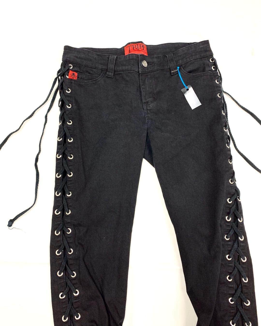 ジャムルさんのインスタグラム写真 - (ジャムルInstagram)「Tripp nyc lace up skinny pants ¥5500+tax ウエスト 74cm 全長 100cm 股下 79cm すそ幅 13.5cm . 通販も可能です。 お問い合わせはお電話で承ります。 . #お問い合わせはお電話で承ります #jammru  #osaka  #fashion  #streetstyle  #streetfashion  #vtg  #vintage  #used  #usedclothing  #古着 #古着屋 #ファッション #70s #80s #90s #trippnyc #skinnypants」4月25日 16時01分 - jammru