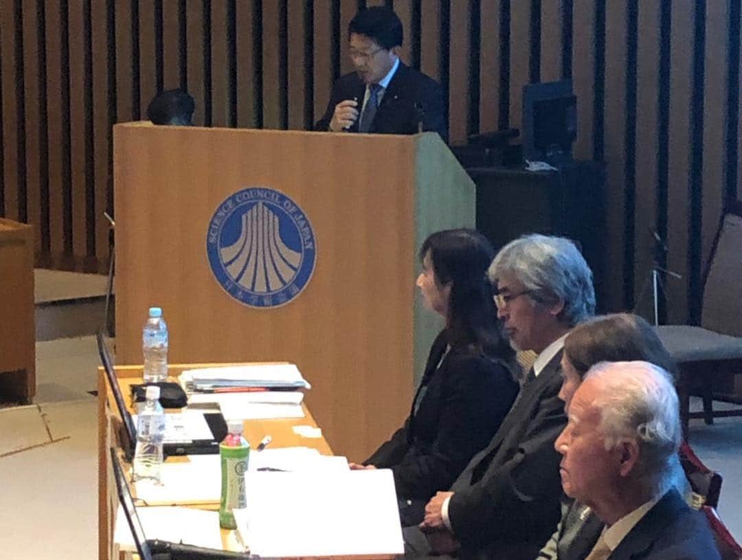 平井卓也さんのインスタグラム写真 - (平井卓也Instagram)「日本学術会議第178回総会に出席し、科学技術政策担当大臣として挨拶させて頂きました。同会議は「対話の重視」を活動方針として掲げていますが、政府・社会に対する科学的見地に基づく意見の表明や、国際的な科学者間ネットワークの拡大など、日本の科学者の代表組織としての活動・取組は、今後、ますます重要になっていくと思います。 #平井卓也  #日本学術会議」4月25日 15時59分 - hiratakuchan0125