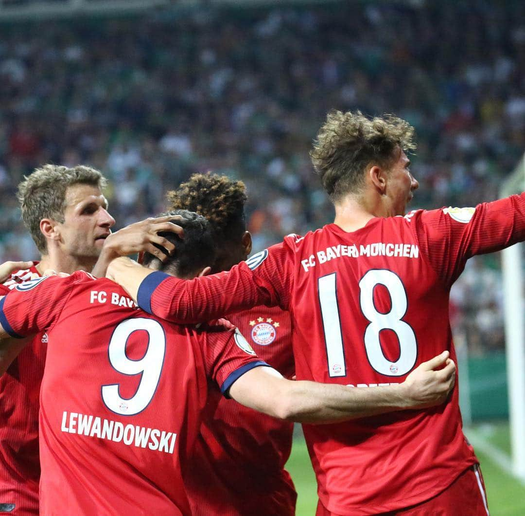 レオン・ゴレツカさんのインスタグラム写真 - (レオン・ゴレツカInstagram)「#BerlinCalling #Final 🙏👊 @fcbayern @_rl9 @esmuellert @king_coman @dfb_pokal」4月25日 16時00分 - leon_goretzka