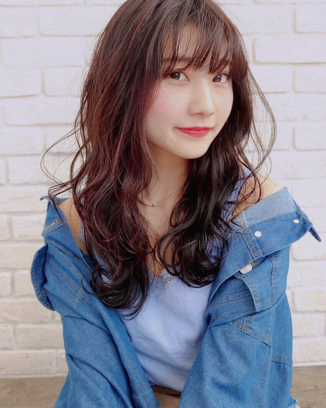 林愛莉さんのインスタグラム写真 - (林愛莉Instagram)「巻き下ろしナチュラルメイク💇🏻‍♀️ #ヘアカタログ  #ヘアアレンジ  #ゆるふわ巻き  #ヘアアレ  #サロンモデル  #サロモ撮影 #instagram #instagood  #instalike  #instasnap  #ottd  #シースルーバング」4月25日 16時06分 - rinairi_0127