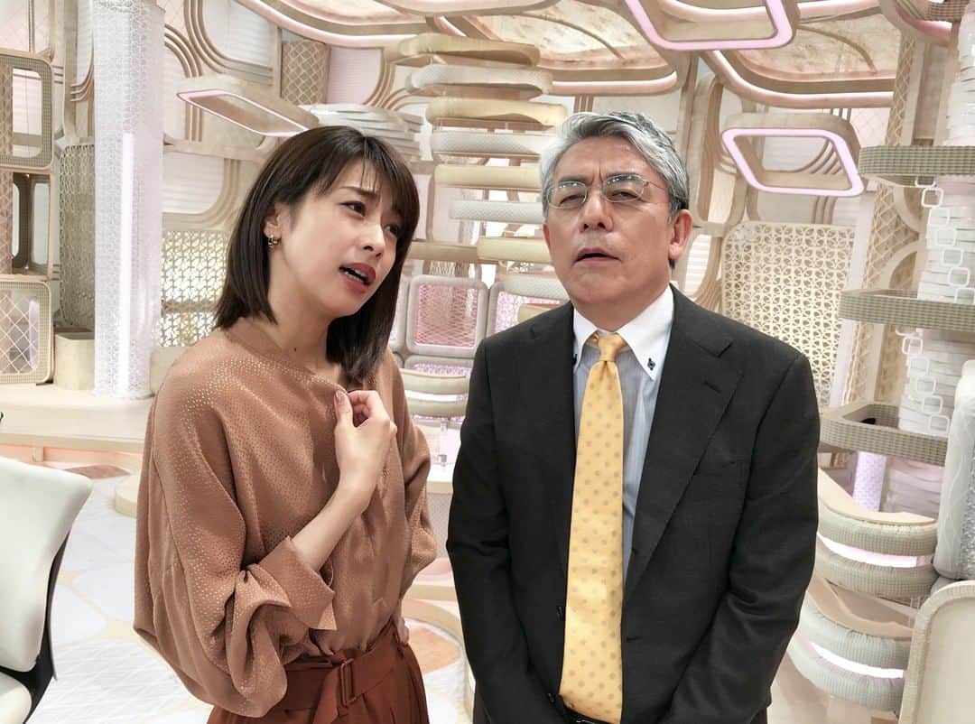 フジテレビ「プライムニュース イブニング」さんのインスタグラム写真 - (フジテレビ「プライムニュース イブニング」Instagram)「こんにちは！﻿ きょうの「Live News it!」は・・・﻿ ﻿ ﻿ ● #露朝会談 初顔合わせの成果は﻿ ●ゴーン被告　再保釈は？﻿ ●  #浅田真央 登場に号泣 #瑛太 はなぜ涙？﻿ ●ご当地の味！日本一うまい!? #のり弁﻿ ●雨と暑さで関東ムシムシ﻿ ﻿ ﻿ などをお伝えします﻿ このあと午後4時50分からぜひご覧ください！﻿ ﻿ ﻿ 蒸し暑さにぐったりの加藤キャスターと風間キャスターです﻿ ﻿ ﻿ #ライブニュースイット！ #加藤綾子 #風間晋 #木村拓也﻿ #酒井千佳 #海老原優香 #フジテレビ #アナウンサー﻿ #長渕剛 #飯島直子 #広末涼子 #桑田佳祐﻿ #松本人志 #友近」4月25日 16時12分 - livenews_it