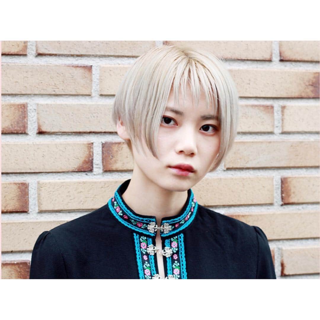 HAIR CATALOG . JPさんのインスタグラム写真 - (HAIR CATALOG . JPInstagram)「ショートスタイルにはハイトーンカラーが映える。 史上最強になった気分。  #hcj#ショートボブ#ペールカラー @hair_catalog_jp  Snob Eternita Keita Motohashi @keitamotohashi」4月25日 16時17分 - hair_catalog_jp