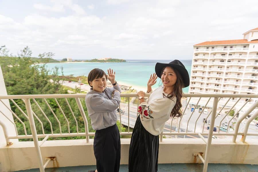 のインスタグラム：「\🌺沖縄ホテル★ルームツアー第13弾🌺/ 【Okinawa Holiday Hackers × おきなわLikes】 . 先日、名護にあるオーシャンビューが自慢の #沖縄サンコーストホテル に  @okinawa.holiday.hackers さんとオジャマしました。 . リーズナブルなお値段で 大人数の宿泊を予定をされている方にオススメです^ ^ . このホテルの詳細や取材レポは @okinawa.holiday.hackers さんの サイトに載っていて、今回プレゼント企画もあるので ぜひ一度ご覧くださいませ^ ^！ _______________________________________________________ 「🔎ohh.okinawa」とネットで検索！ ストーリーズからも紹介させてもらっています🌺 _______________________________________________________ #沖縄サンコーストホテル#名護ホテル#名護#本島北部#オキナワホリデーハッカーズ#okinawaholidayhackers#ohh_okinawa_hotels#おきなわLikes#japan#okinawa#沖縄」