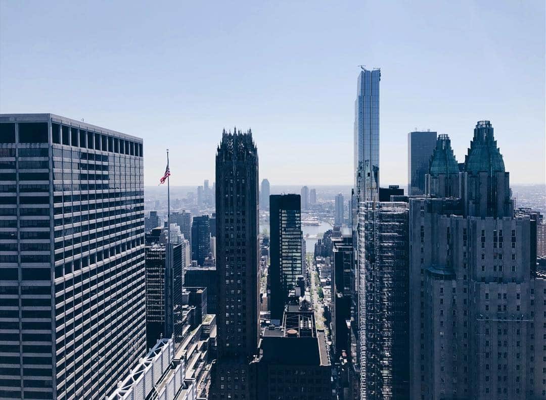ゴッドフリー・ガオのインスタグラム：「Beautiful day in #nyc #urbandwellers #concretejungle」