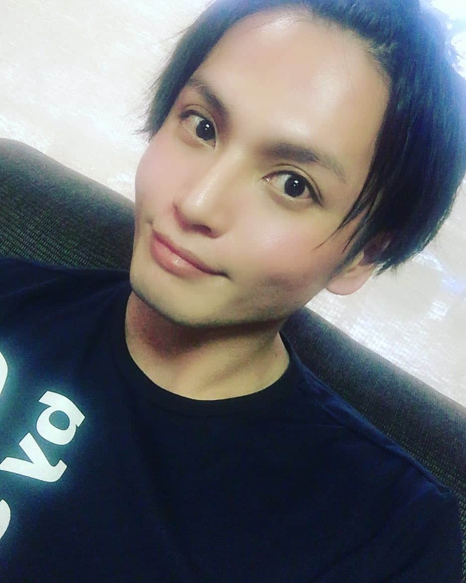 友常勇気さんのインスタグラム写真 - (友常勇気Instagram)「good morning🤗🎉 i'm sleepy😴 #おはようございます  #お仕事終了 #さすがに眠いね #笑」4月25日 8時46分 - yuki_tomotsune