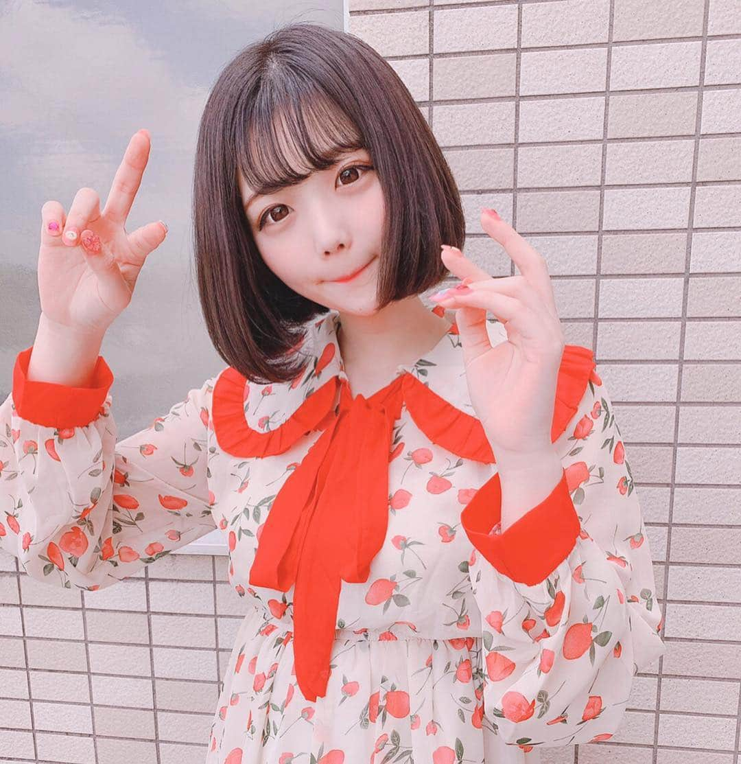 小山ひなさんのインスタグラム写真 - (小山ひなInstagram)「🌷🌷🌷🌷🌷🌷🌷 お花柄です 襟と袖だけ色変わってるのがすきでね！かわいくてね！ 🌷🌷🌷🌷🌷🌷🌷 (@17kg_official )  #神宿 #ひなぷぅ #小山ひな #셀카 #셀스타그램 #イチナナキログラム #17kg」4月25日 8時47分 - hina__kmyd