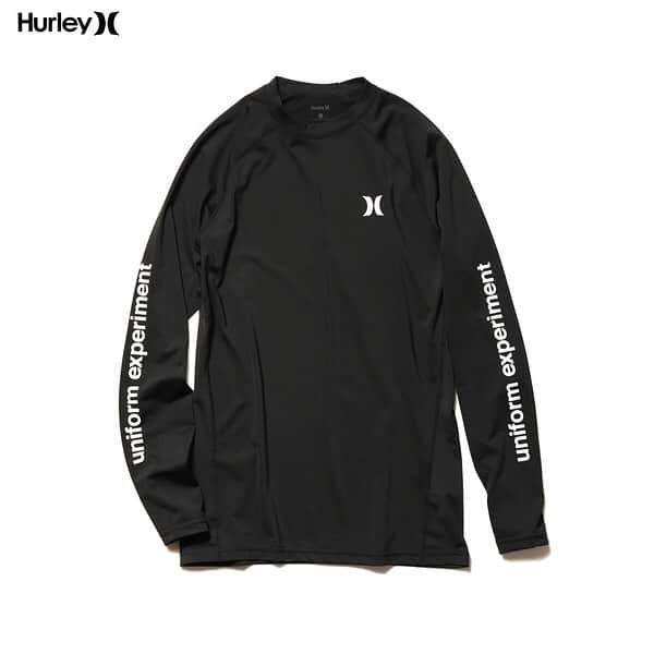 のインスタグラム：「uniform experiment x Hurley  PRO LIGHT RASHGUARD Price : ¥8,800+tax SIZE : 1, 2, 3 Color : Black . 体にフィットしてもストレスを全く感じないハイストレッチファブリック。 立体縫製肩周りの可動域をサポートしパフォーマンスアップを可能にしたハイパフォーマンスモデル。 袖には象徴的なuniform experimentのロゴを配置。 . *Available at SOPH.shop, SOPH.ONLINE STORE, Hurley.com. . www.soph.net/shop/ . About Hurley 1999年、ボブ ハーレーにより設立された海に生きるライフスタイルと、若者らしいクリエイティブな精神を体現するブランド。アスリートの潜在能力を引き出す取り組みはトップサーファーをはじめ世界中から絶大な支持を得ている。 www.hurley.com . #uniformexperiment #Hurley #UExHurley #SOPHxHurley @hurley」