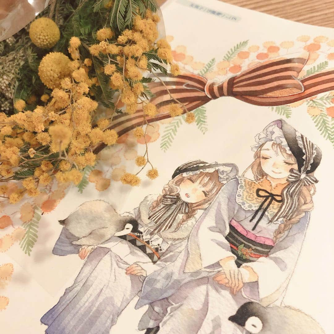 友風子/yufushiさんのインスタグラム写真 - (友風子/yufushiInstagram)「4/20発売 スモールエスvol.57 6月号に連載イラスト掲載されております。 皇帝ペンギンの擬人化とミモザです。 #illustration #watercolor #水彩 #イラスト #ミモザ」4月25日 9時36分 - uko_yufushi