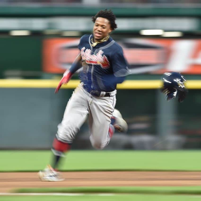 MLBさんのインスタグラム写真 - (MLBInstagram)「Acuña plays at one speed: blur.」4月25日 9時43分 - mlb